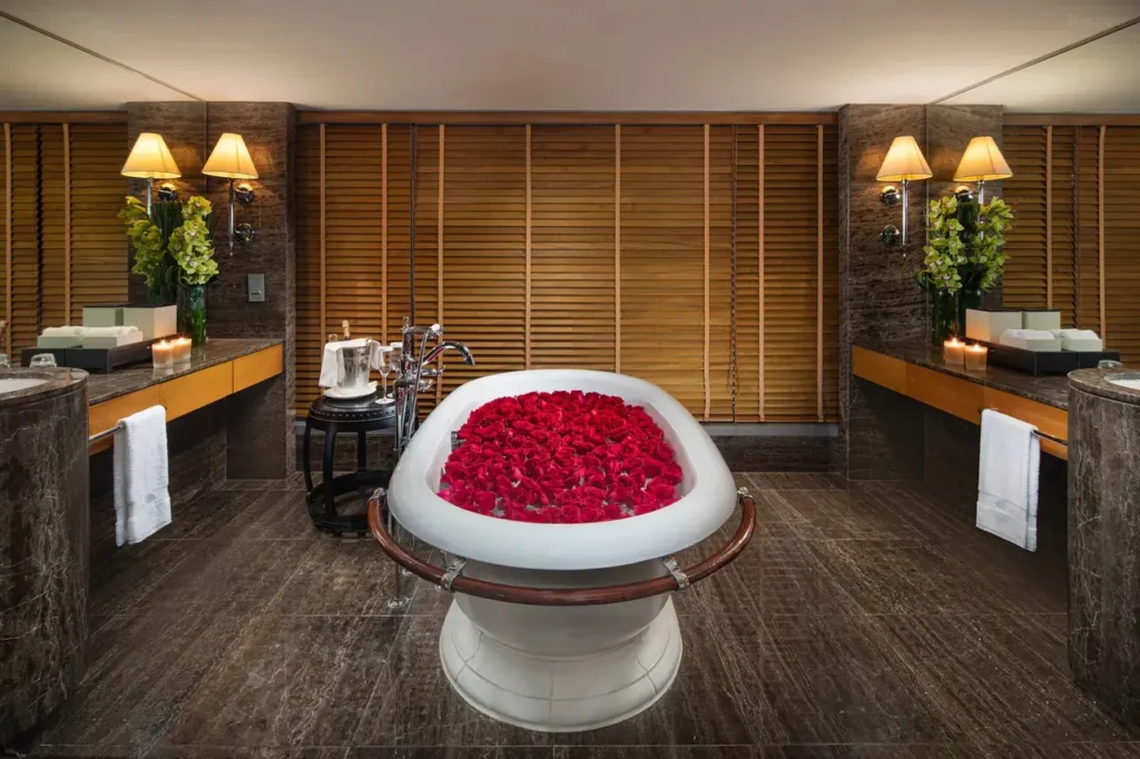 Mandarin Oriental Hotel Cozy Spa HK
