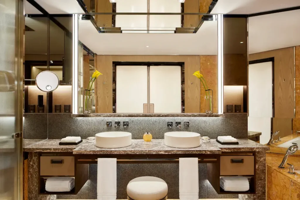 Four Seasons Hotel Hong Kong Cozy Spa HK