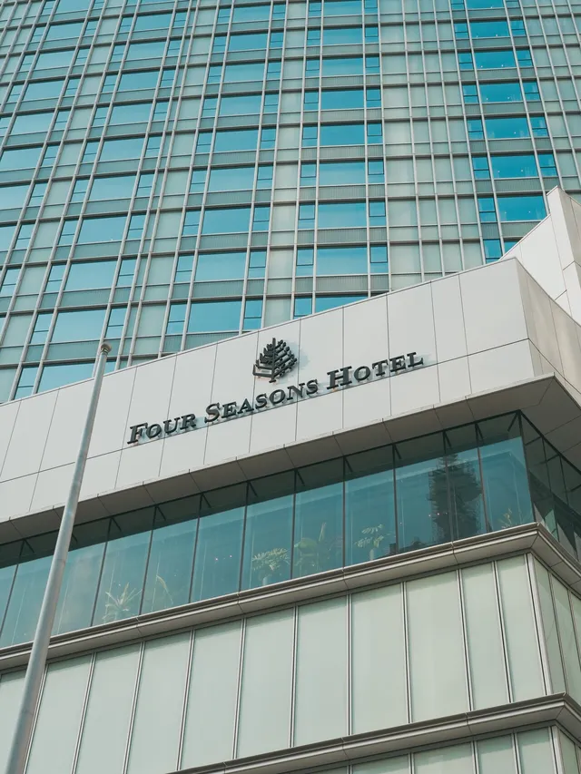 Four Seasons Hotel Hong Kong Cozy Spa HK