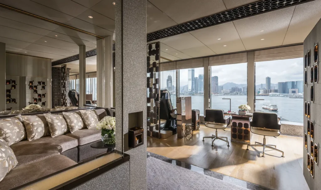 Four Seasons Hotel Hong Kong Cozy Spa HK