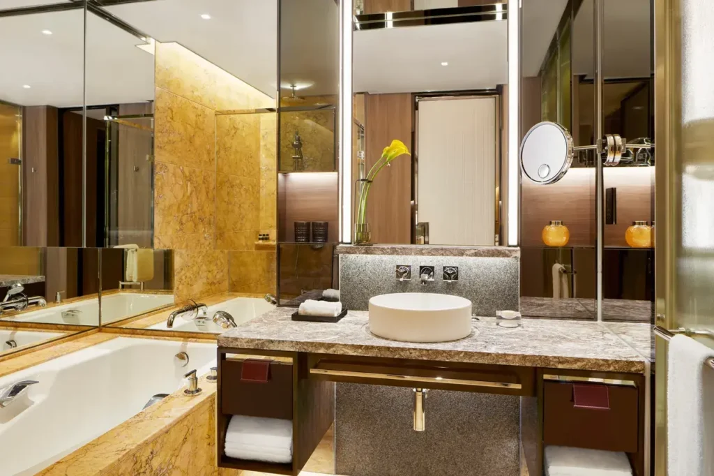 Four Seasons Hotel Hong Kong Cozy Spa HK