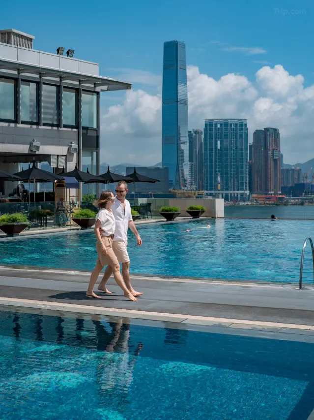 Four Seasons Hotel Hong Kong Cozy Spa HK